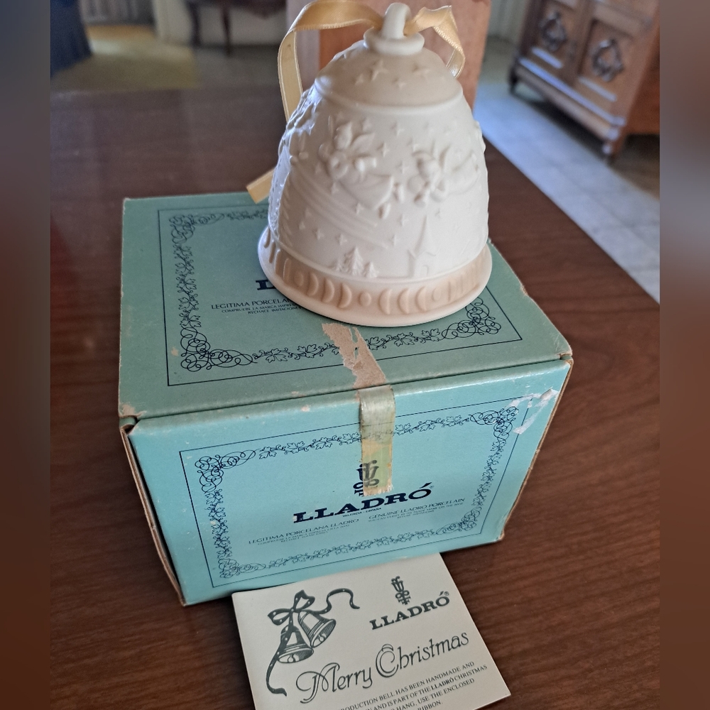 Vintage Lladro  Christmas Bell 1989 In Original Box